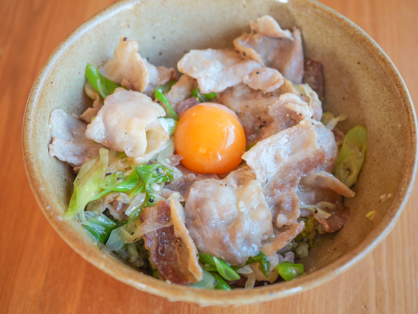 ネギ梅塩豚丼