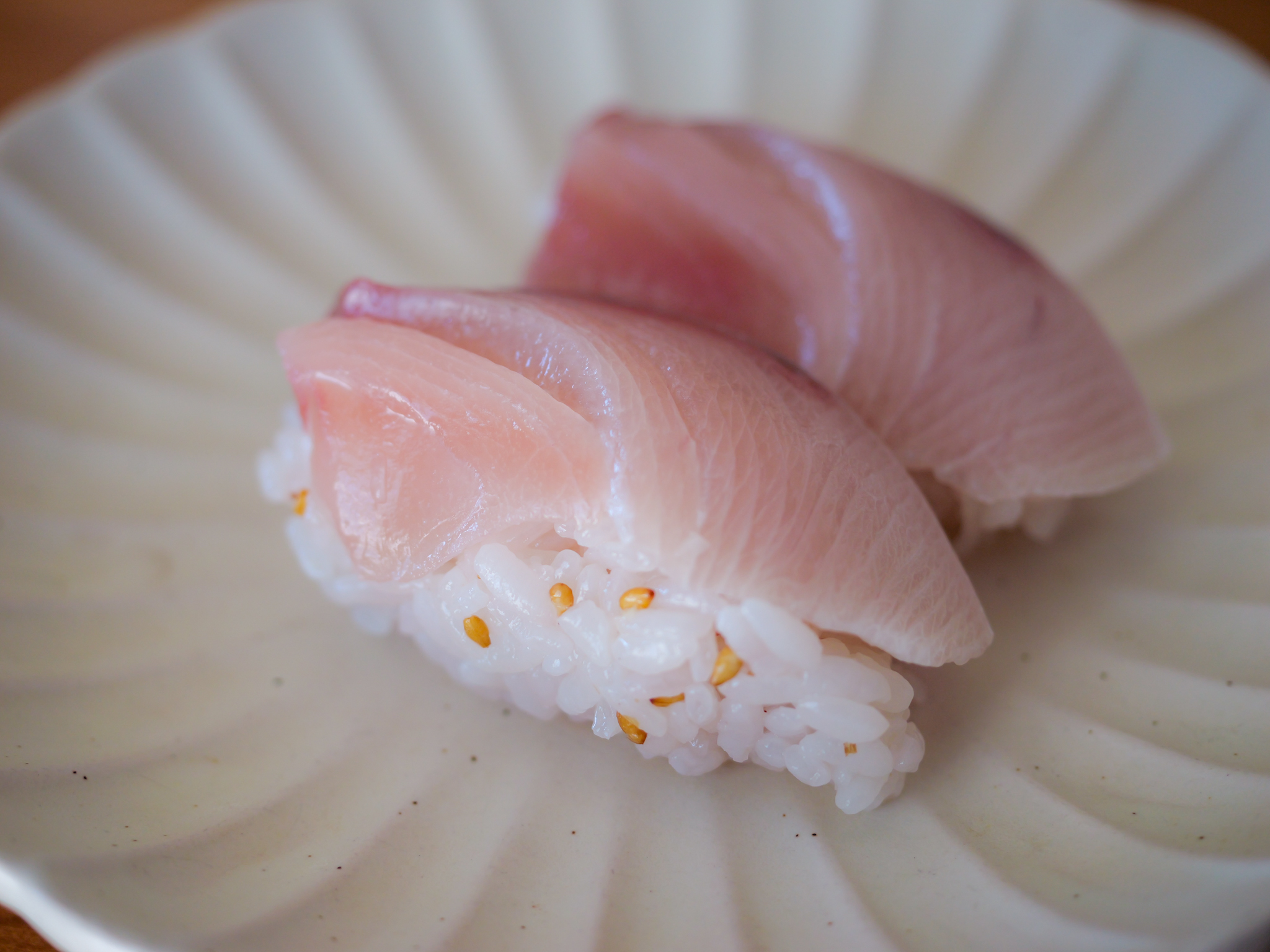 梅酢と胡麻でピンクの酢飯