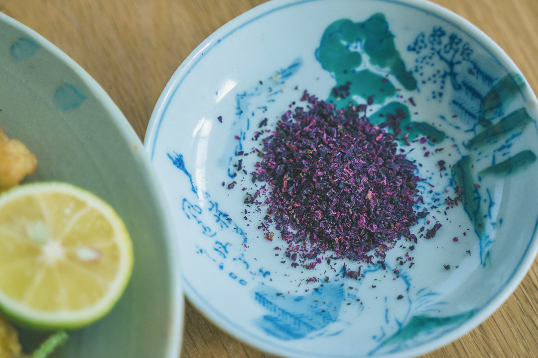 【超簡単】レンチンですぐに食べられる赤紫蘇のふりかけ（ゆかり）の作り方！