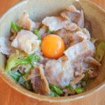 ネギ梅塩豚丼